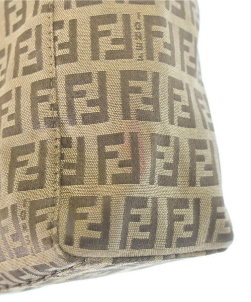 FENDI กระเป๋าถือขนาดใหญ่