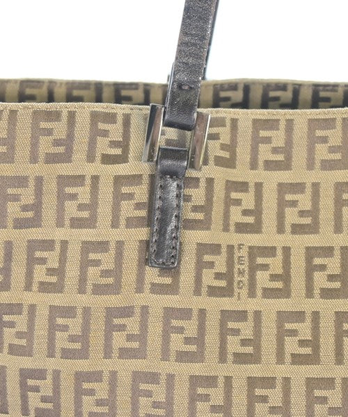 FENDI กระเป๋าถือขนาดใหญ่