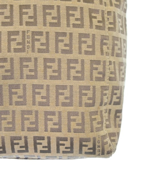 FENDI กระเป๋าถือขนาดใหญ่