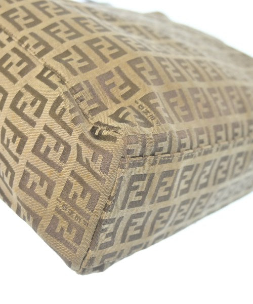 FENDI กระเป๋าถือขนาดใหญ่