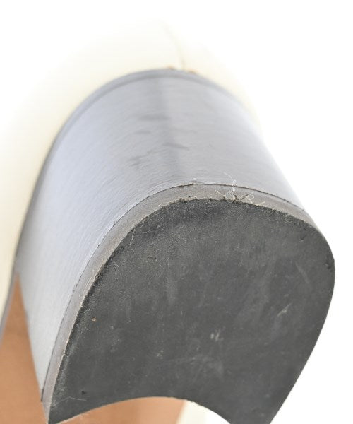 VALENTINO GARAVANI รองเท้าส้นสูง