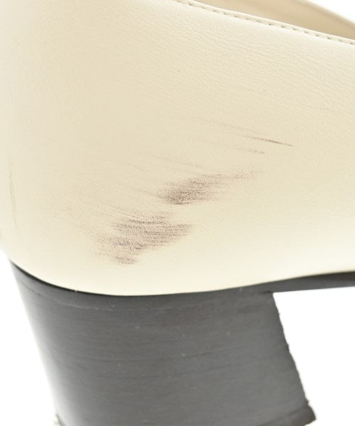 VALENTINO GARAVANI รองเท้าส้นสูง