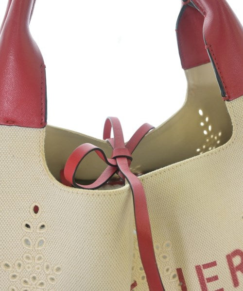 VALENTINO กระเป๋าถือขนาดใหญ่