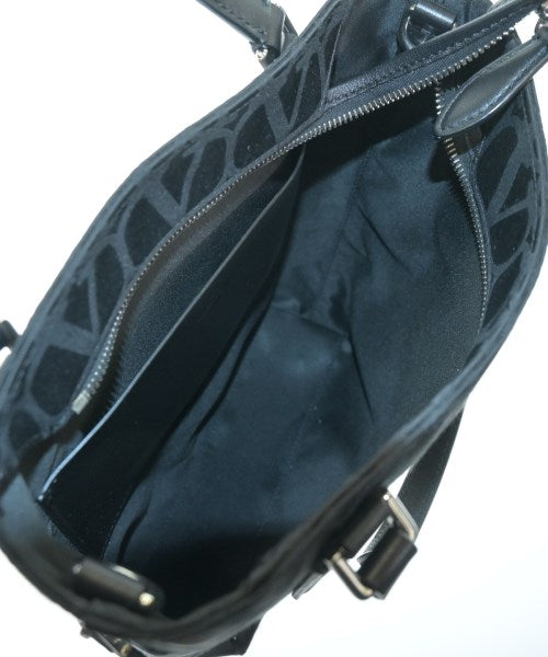 VALENTINO กระเป๋าถือขนาดใหญ่