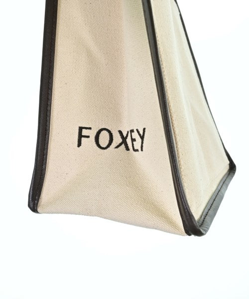 FOXEY กระเป๋าถือขนาดใหญ่