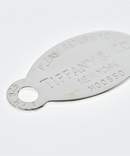 TIFFANY & CO. เครื่องประดับบนกระเป๋า