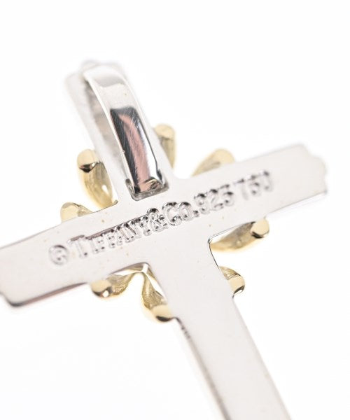 TIFFANY & CO. เครื่องประดับบนกระเป๋า