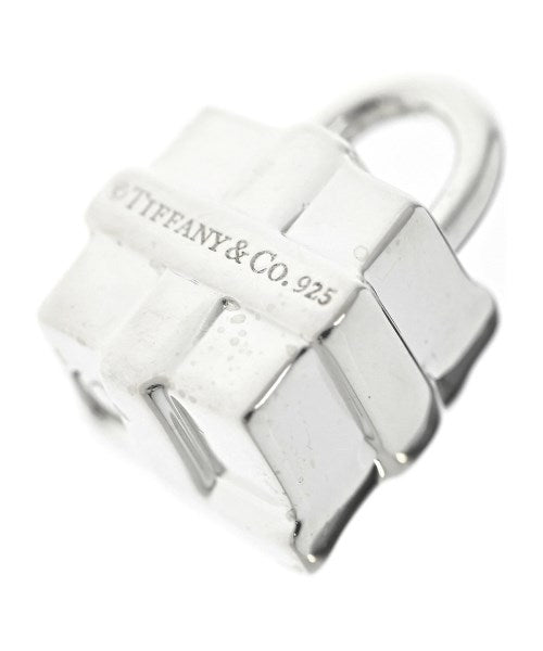 TIFFANY & CO. เครื่องประดับบนกระเป๋า