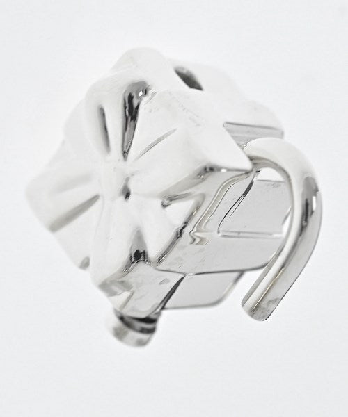 TIFFANY & CO. เครื่องประดับบนกระเป๋า