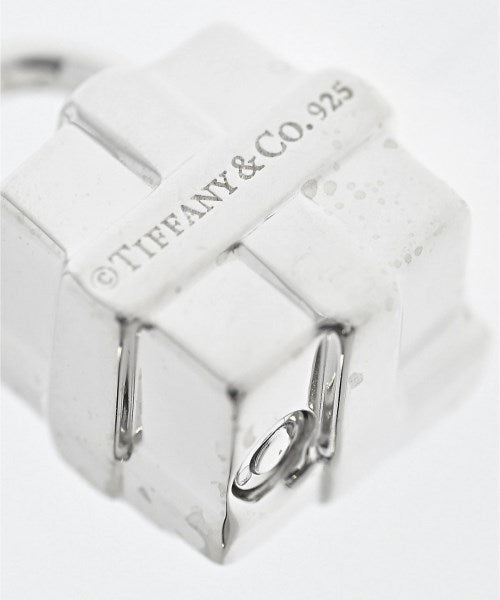 TIFFANY & CO. เครื่องประดับบนกระเป๋า