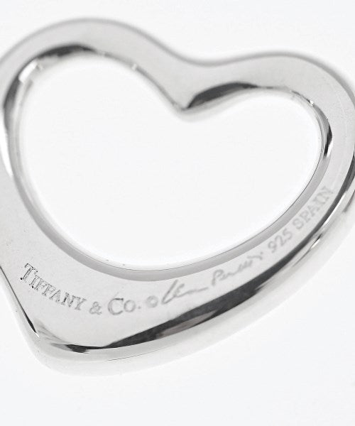 TIFFANY & CO. เครื่องประดับบนกระเป๋า