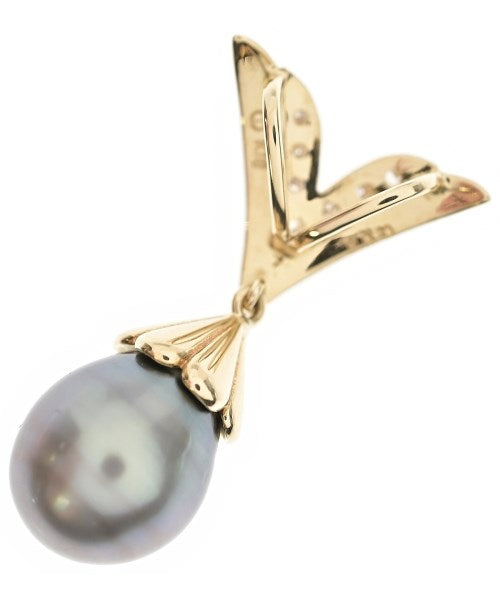 MIKIMOTO เครื่องประดับบนกระเป๋า