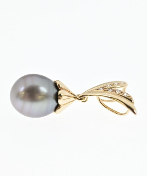 MIKIMOTO เครื่องประดับบนกระเป๋า