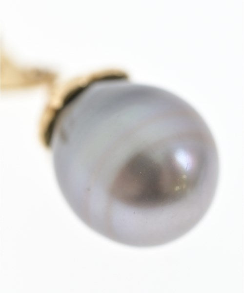 MIKIMOTO เครื่องประดับบนกระเป๋า
