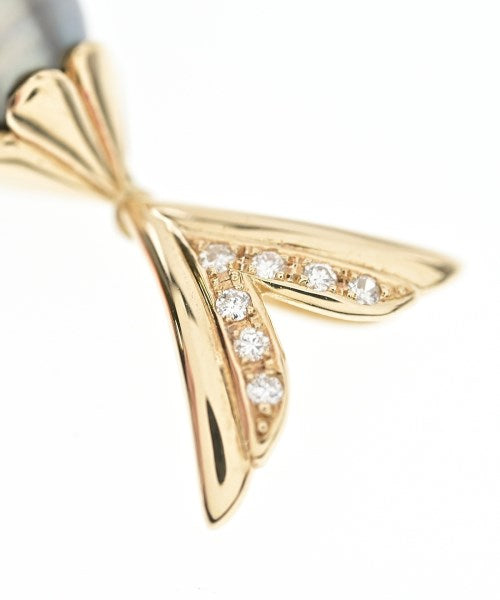 MIKIMOTO เครื่องประดับบนกระเป๋า