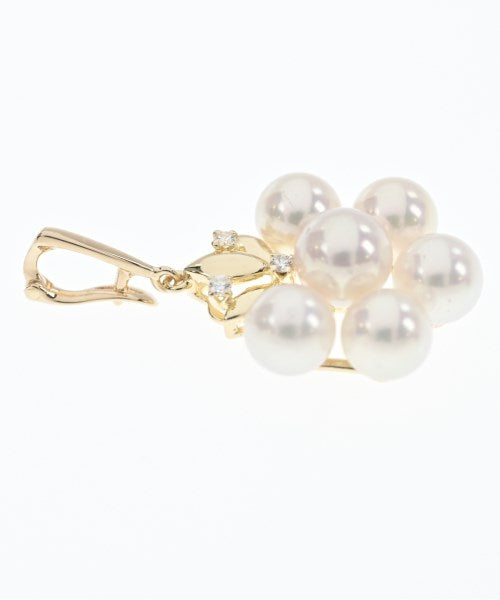 MIKIMOTO เครื่องประดับบนกระเป๋า