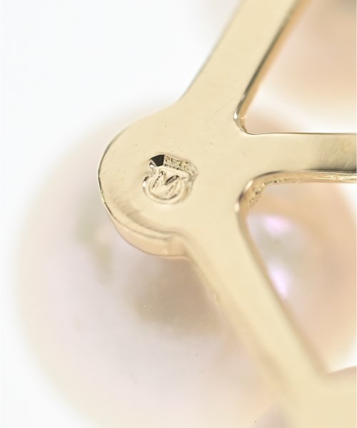 MIKIMOTO เครื่องประดับบนกระเป๋า