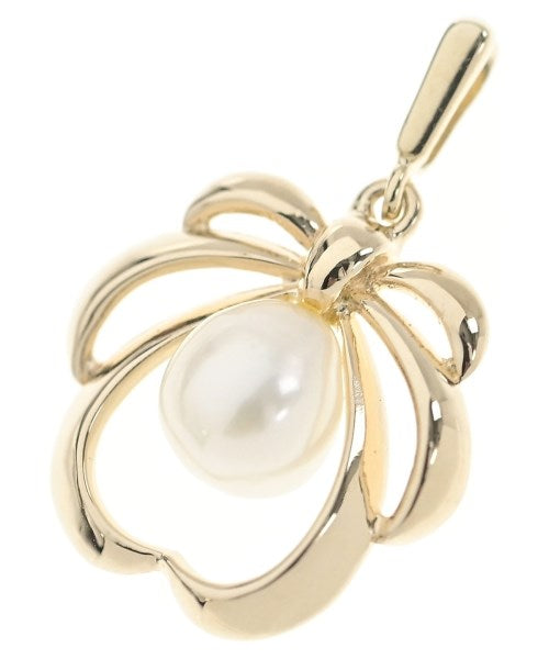 MIKIMOTO เครื่องประดับบนกระเป๋า