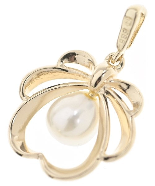 MIKIMOTO เครื่องประดับบนกระเป๋า