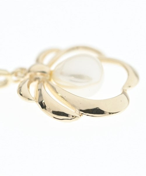MIKIMOTO เครื่องประดับบนกระเป๋า