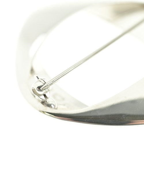 Georg Jensen เครื่องประดับบนกระเป๋า