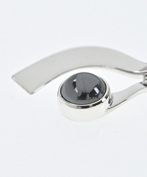 Georg Jensen เครื่องประดับบนกระเป๋า