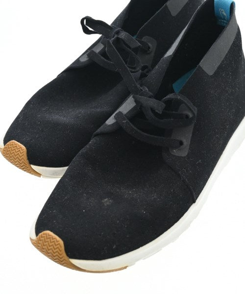 native รองเท้าผ้าใบ