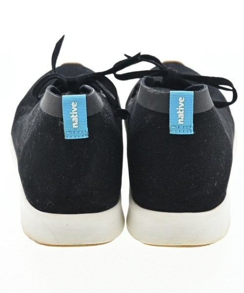 native รองเท้าผ้าใบ