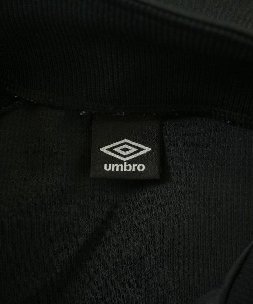 UMBRO เสื้อยืด/เสื้อท็อปส์
