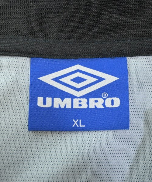 UMBRO เสื้อยืด/เสื้อท็อปส์