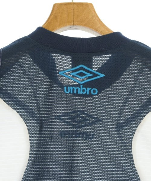 UMBRO เสื้อยืด/เสื้อท็อปส์