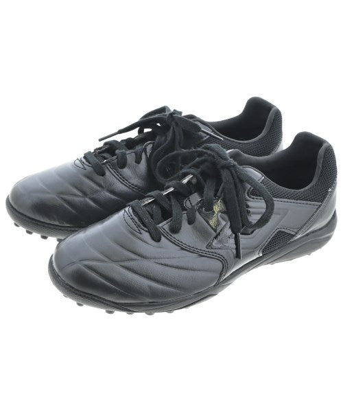 UMBRO รองเท้าผ้าใบ