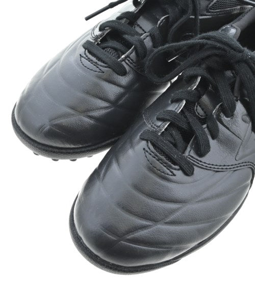 UMBRO รองเท้าผ้าใบ