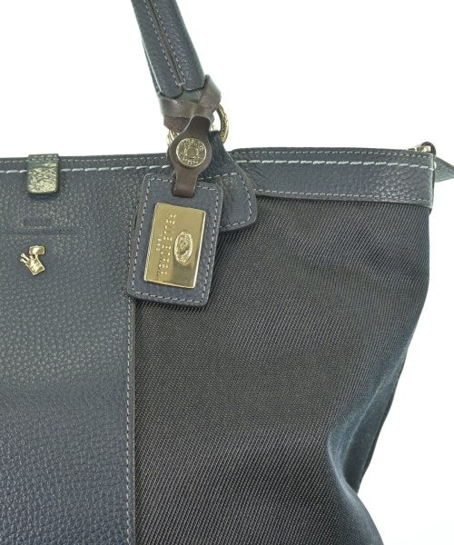 PELLE BORSA กระเป๋าถือขนาดใหญ่