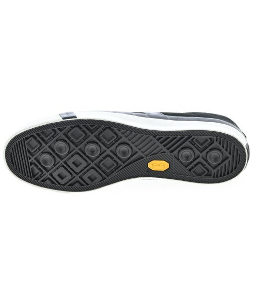 CLUCT รองเท้าผ้าใบ
