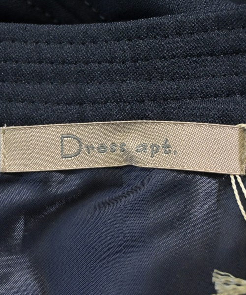 Dress apt. กระโปรงยาวถึงเข่า