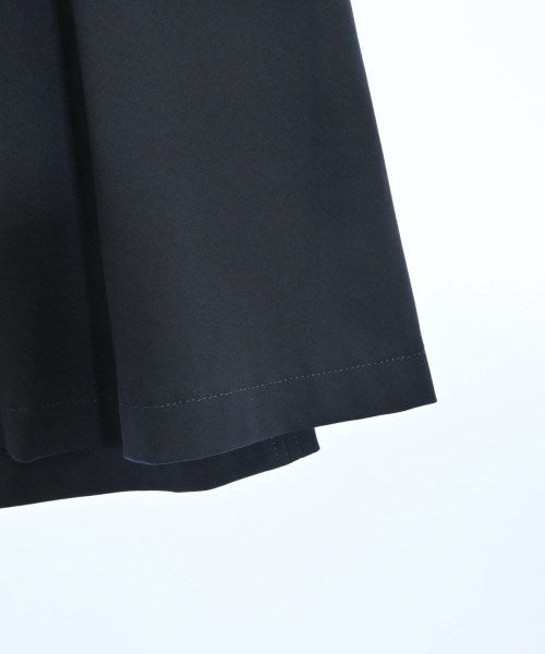 Dress apt. กระโปรงยาวถึงเข่า