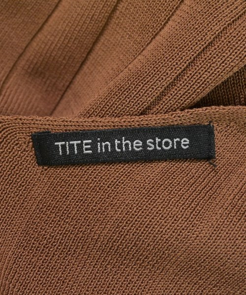 TITE IN THE STORE เสื้อแขนกุด