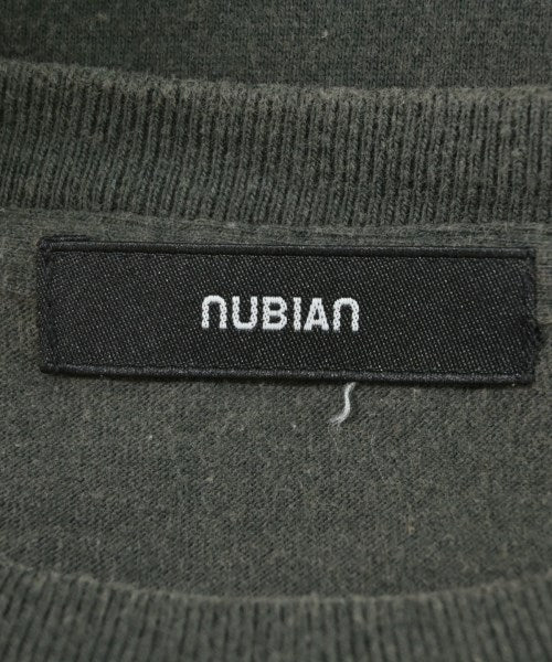 NUBIAN เสื้อยืด/เสื้อท็อปส์