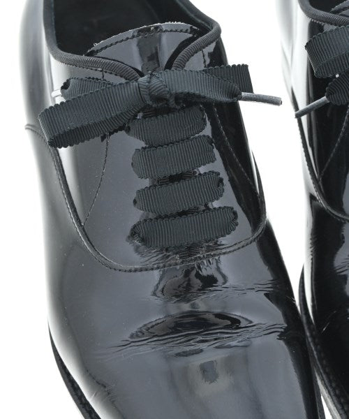 a piece of craftsman รองเท้าสวมทางการ