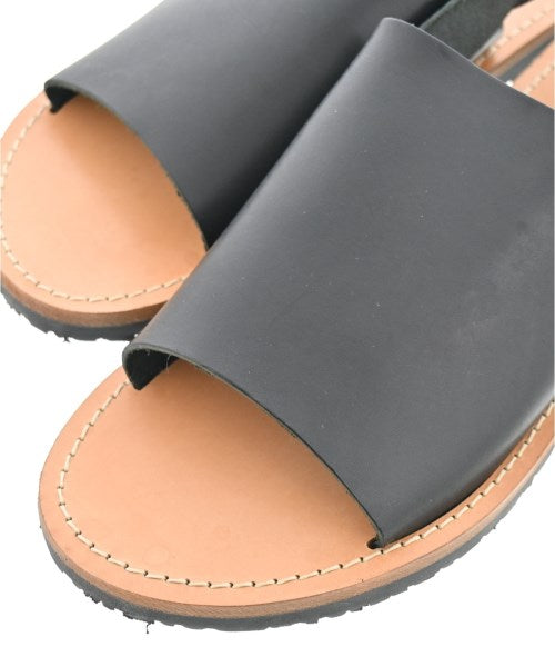 BRADOR รองเท้าแตะ