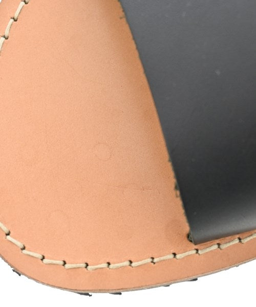 BRADOR รองเท้าแตะ