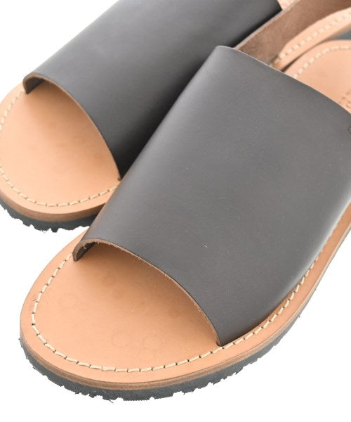 BRADOR รองเท้าแตะ