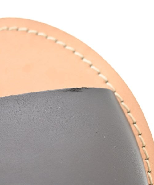 BRADOR รองเท้าแตะ