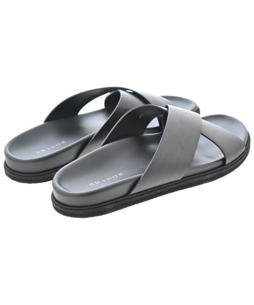 BRADOR รองเท้าแตะ