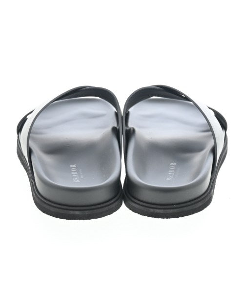 BRADOR รองเท้าแตะ