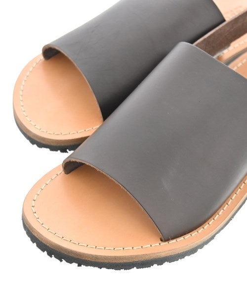 BRADOR รองเท้าแตะ