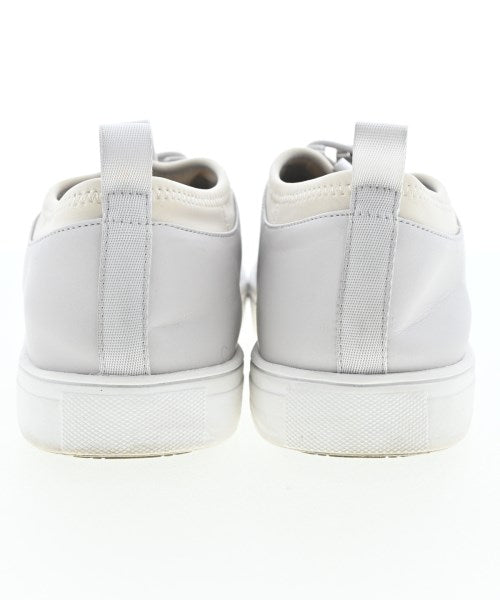 unReef รองเท้าผ้าใบ