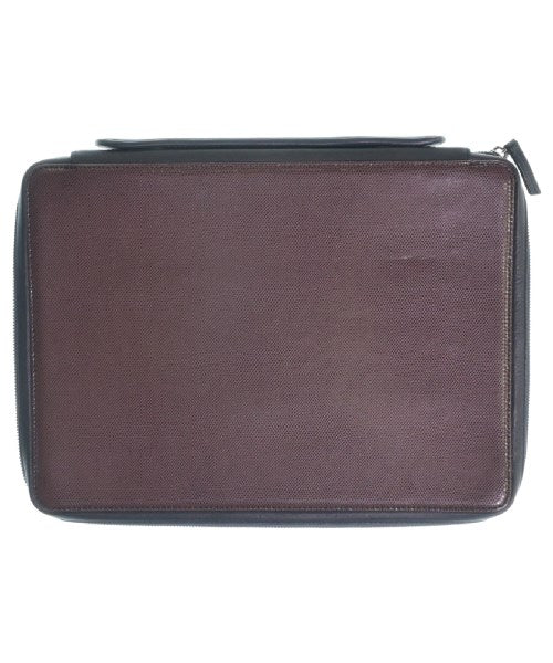 WANT Les Essentiels de la Vie คลัตช์