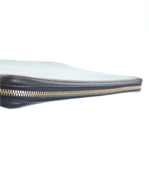 WANT Les Essentiels de la Vie คลัตช์